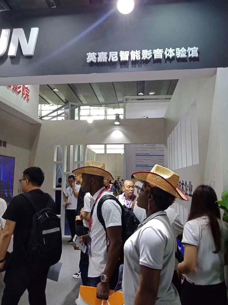 外國參展嘉賓不遠(yuǎn)萬里蒞臨展位體驗